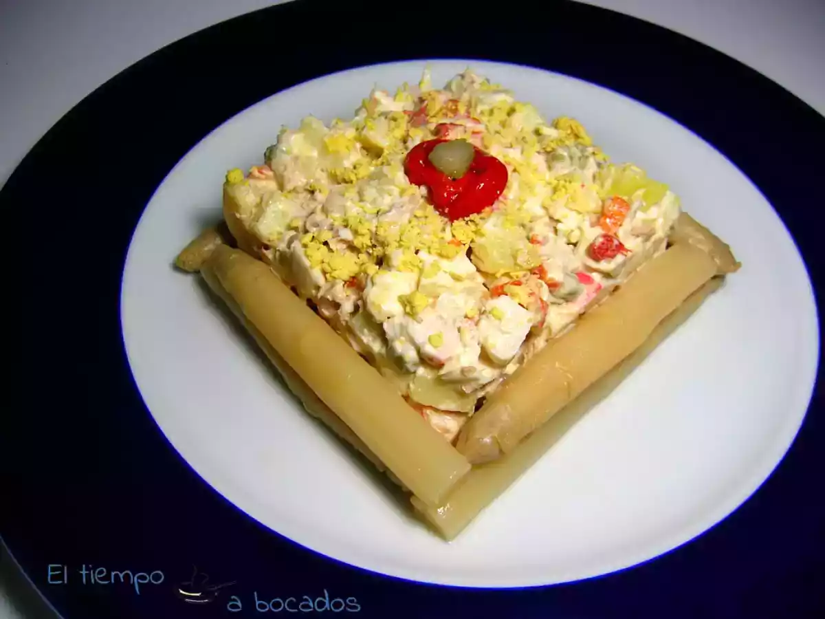 Ensaladilla mixta con espárragos