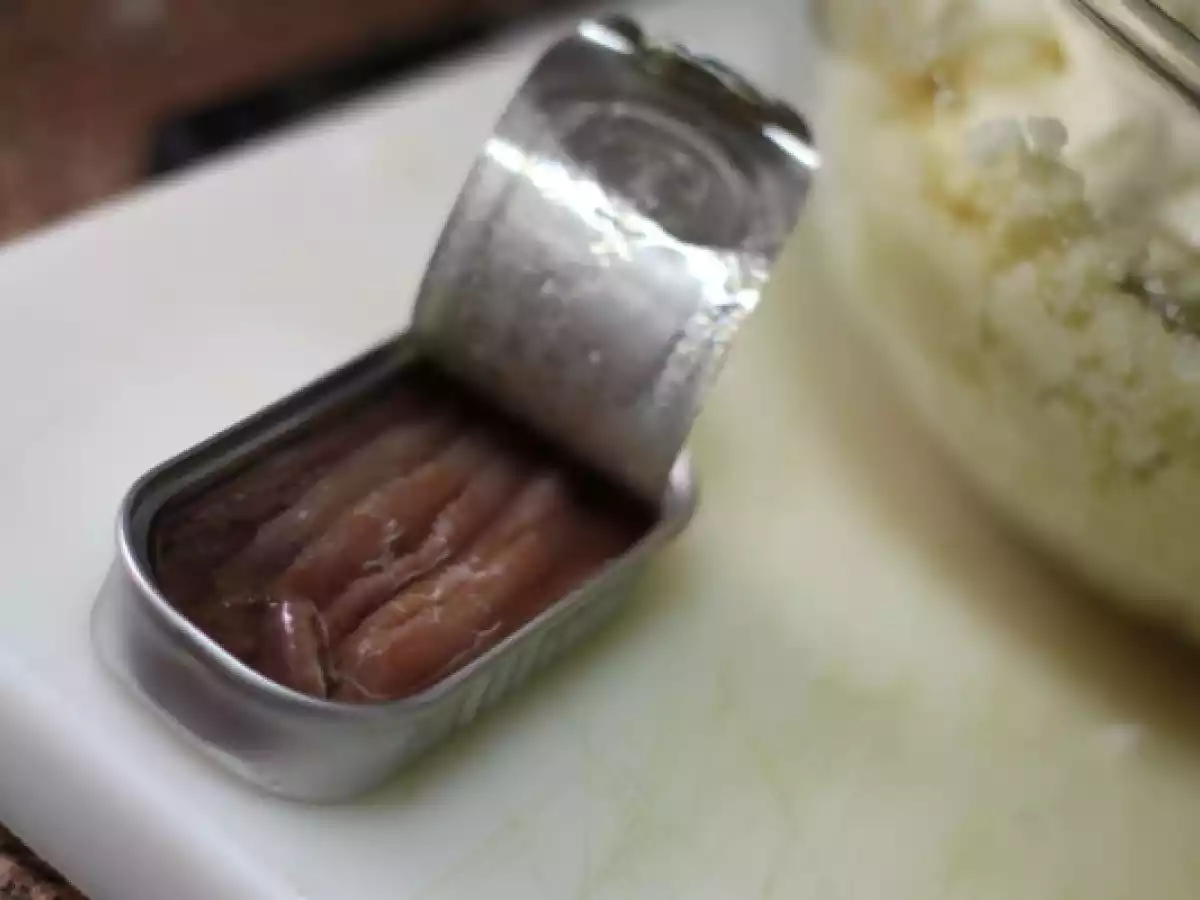 Ensaladilla rusa con atún, anchoas del cantábrico y encurtidos - foto 3