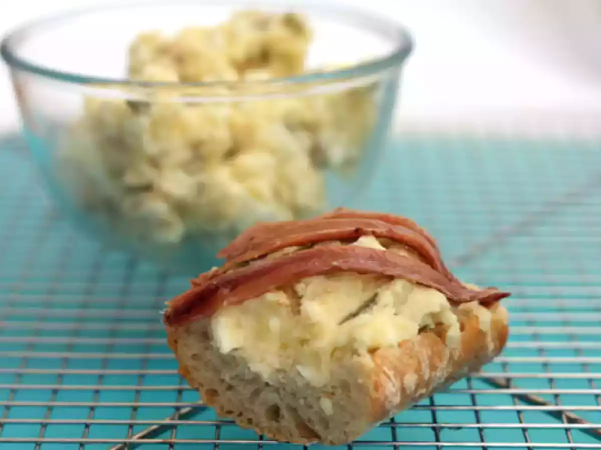 Ensaladilla rusa con atún, anchoas del cantábrico y encurtidos - foto 4