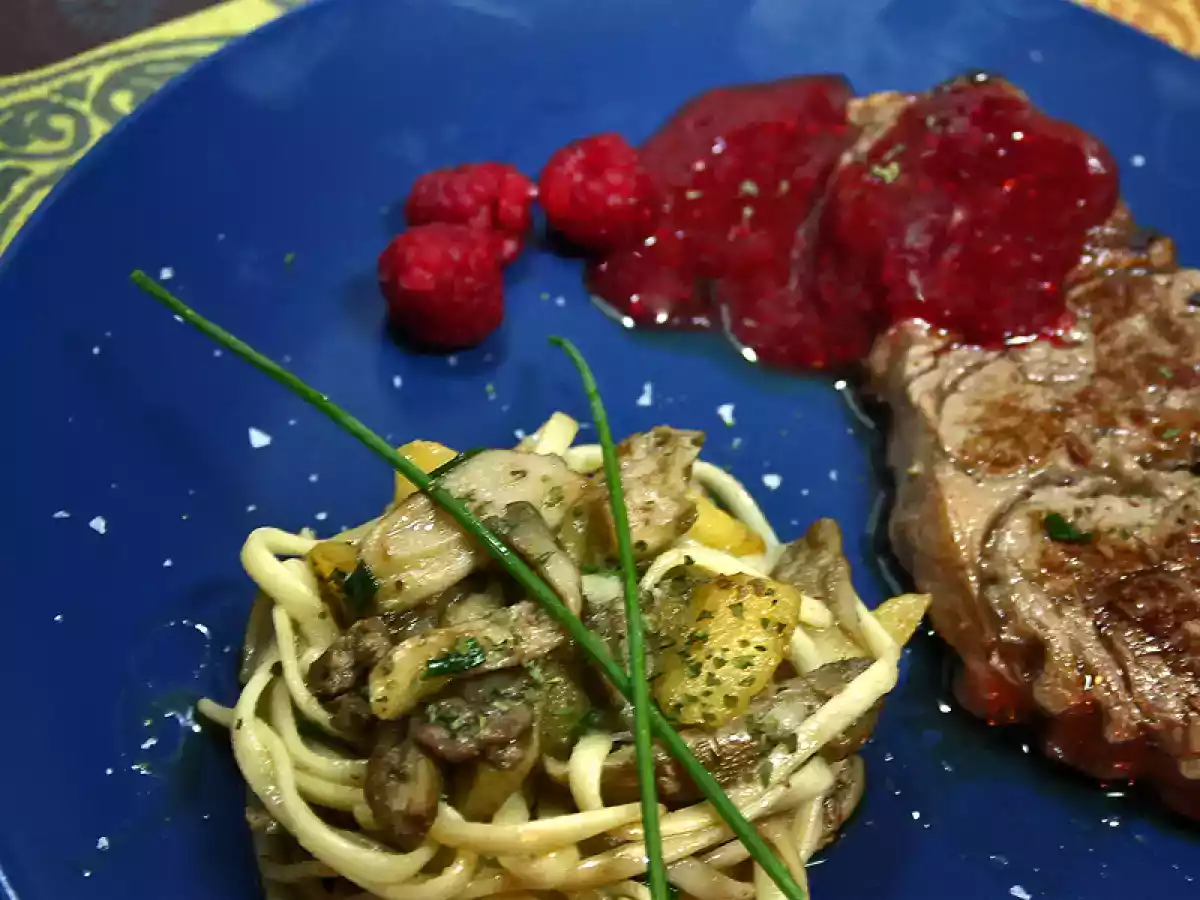 Entrecot con salsa de frutos rojos