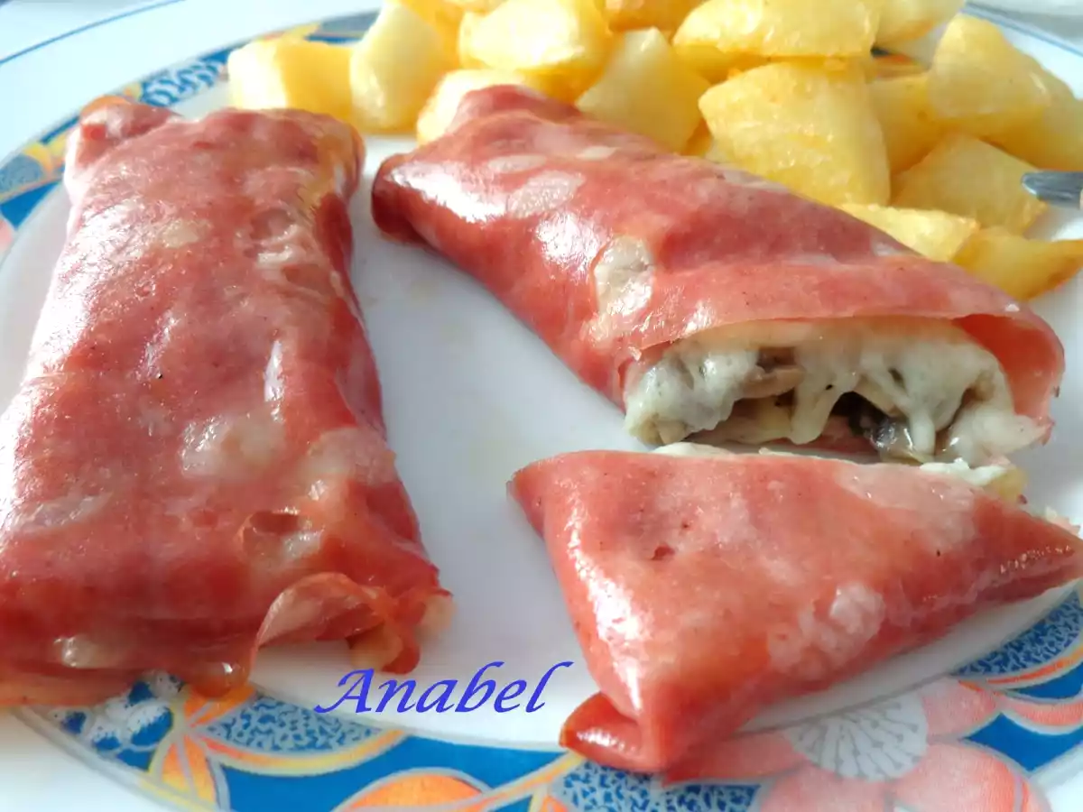 Envueltos de mortadela boloñesa