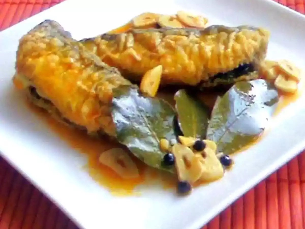 Escabeche sencillo: sardinas en escabeche y ensalada