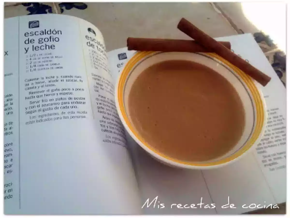 Escaldón de gofio y leche