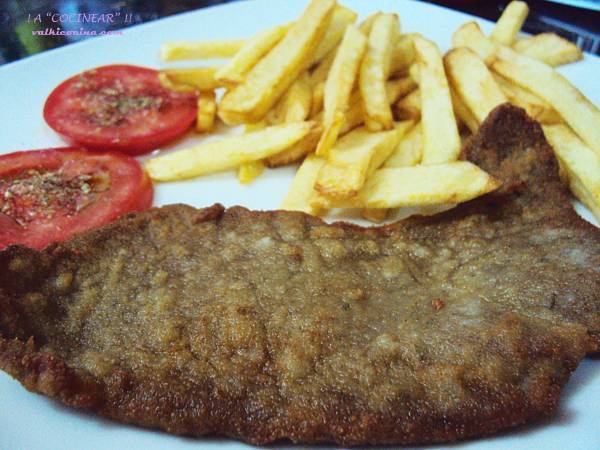 Escalope o filete de ternera empanado con queso y orégano