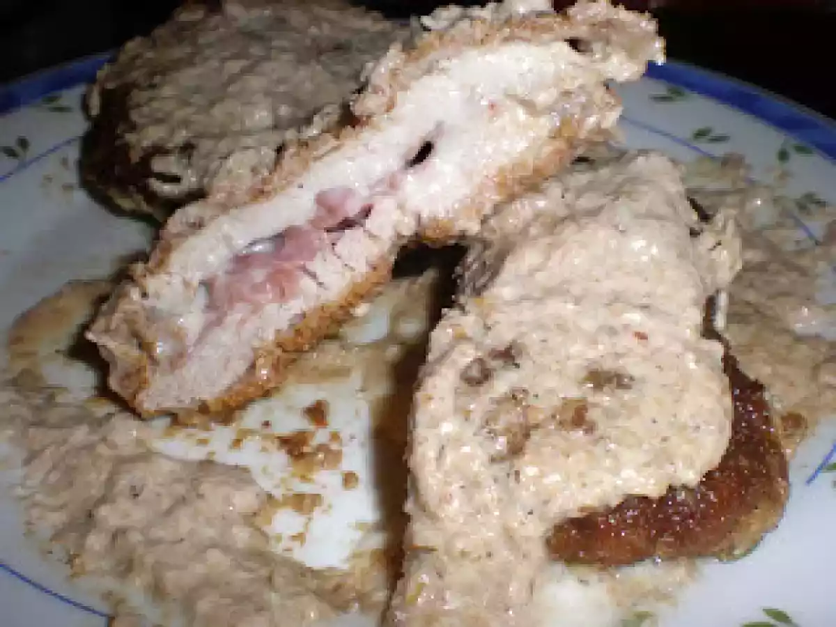 Escalopes rellenos en salsa de setas