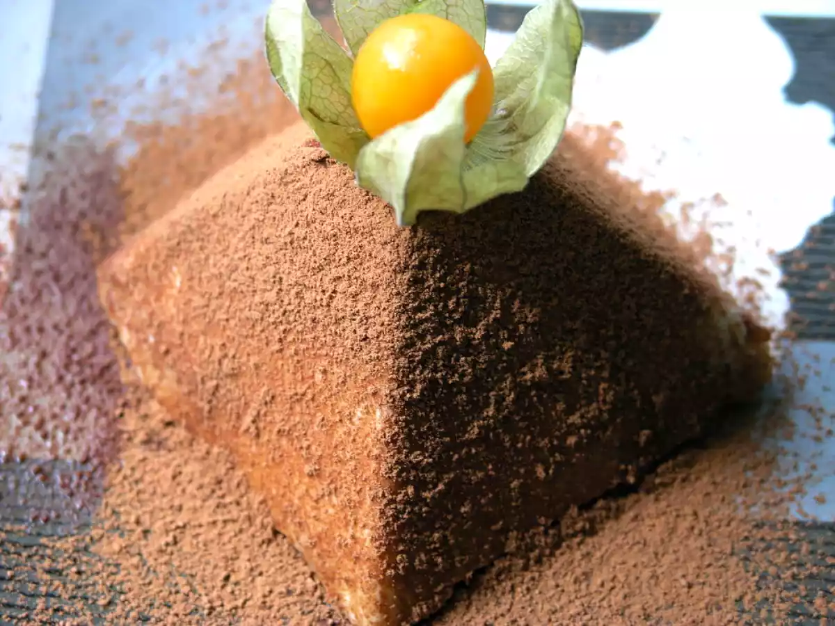 Esfera de Tiramisú, con gelatina de fresas, una versión renovada del postre clásico - foto 2