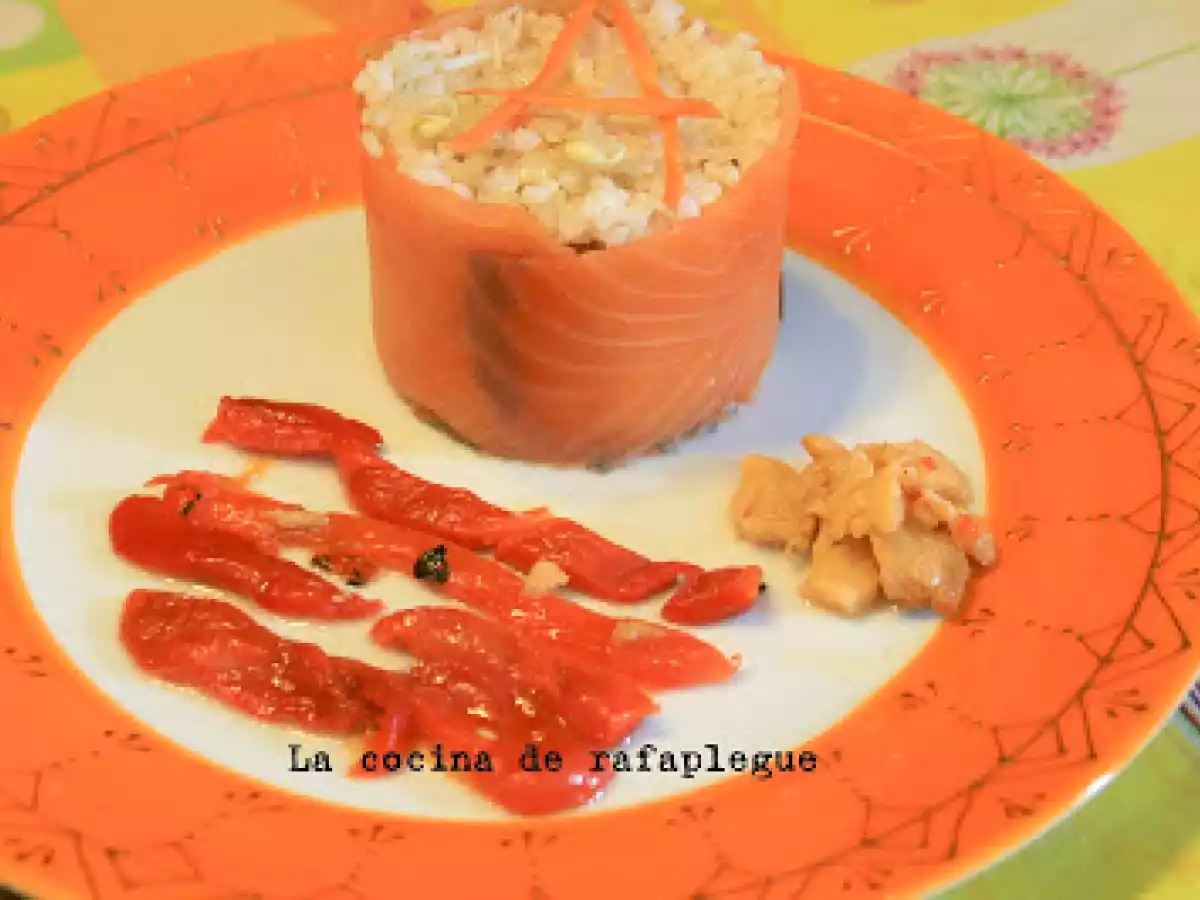 Esgarraet con arroz y salmón ahumado.