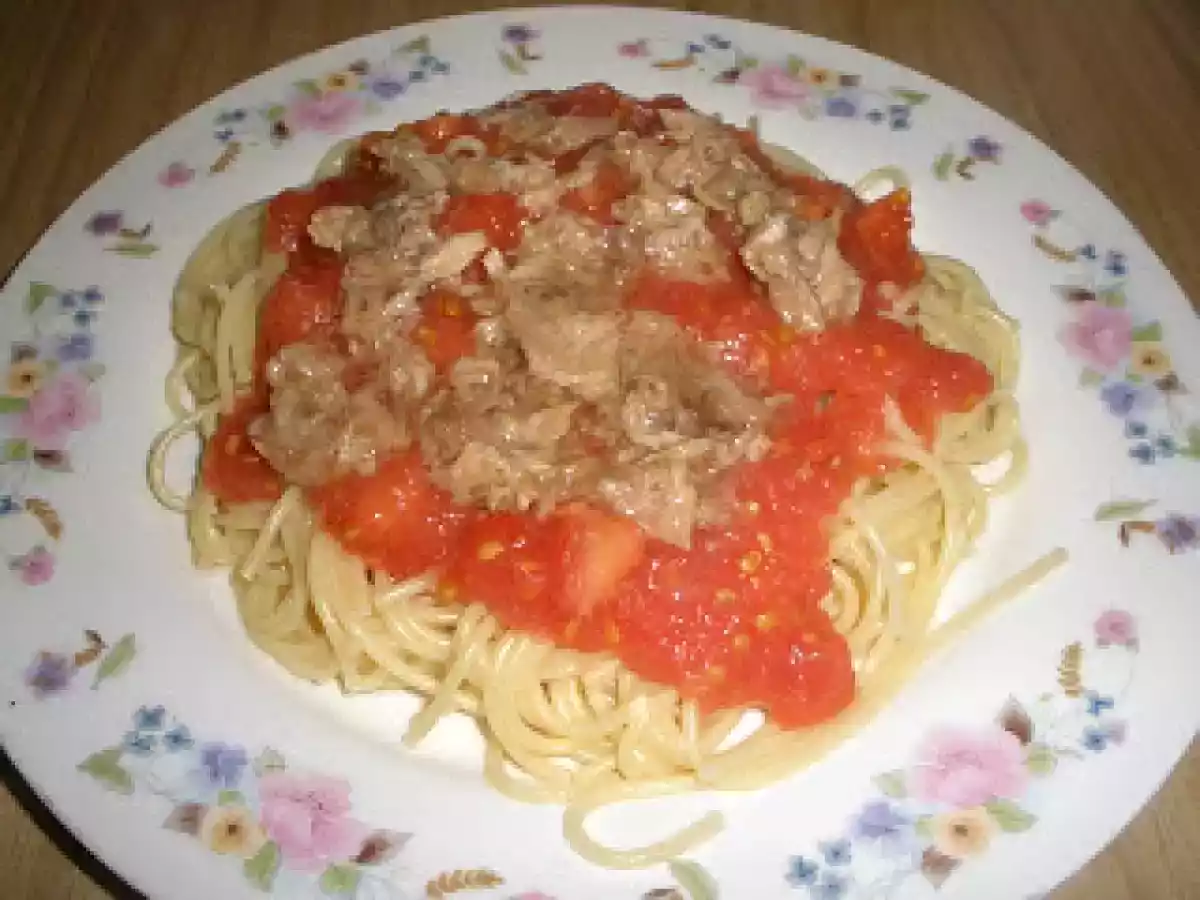 ESPAGUETI CON BONITO Y TOMATE - foto 2