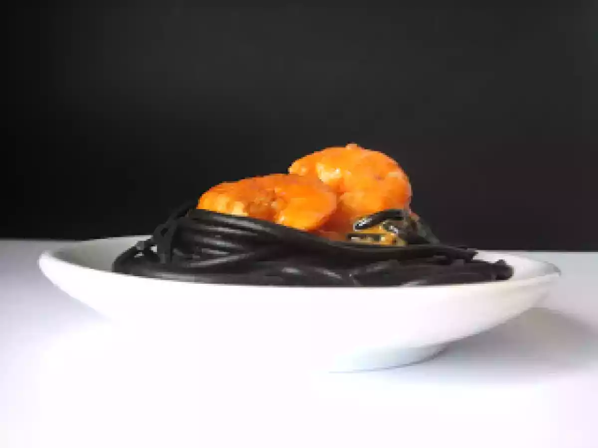 Espagueti negro con langostinos