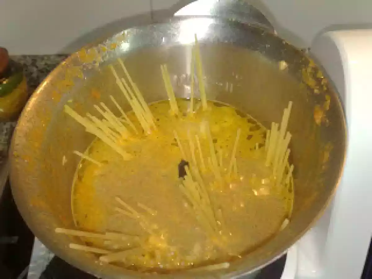 Espaguetis a la boloñesa con champiñones - foto 4