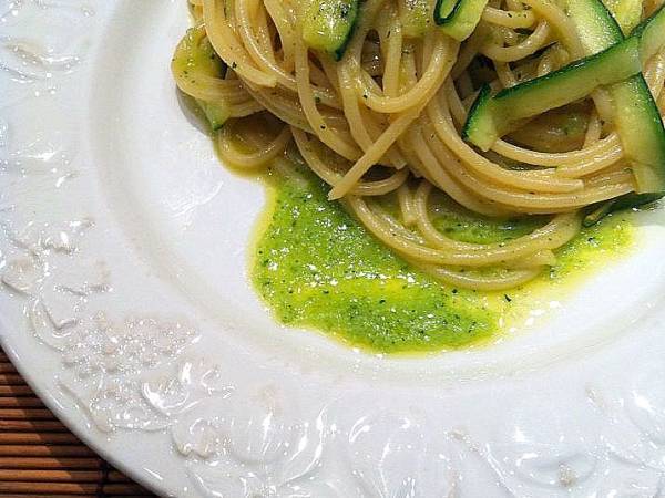 Espaguetis a la carbonara de calabacin