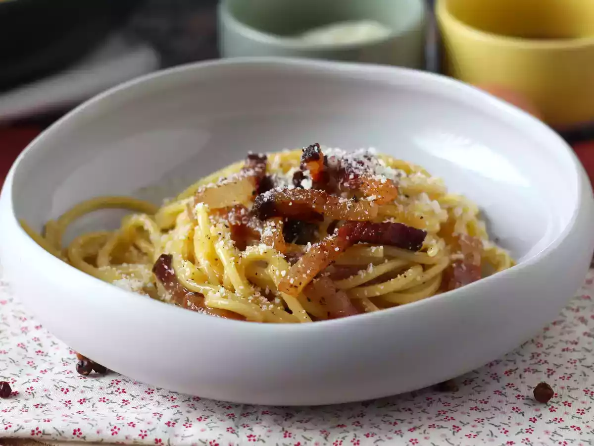 Espaguetis a la carbonara, la receta tradicional italiana