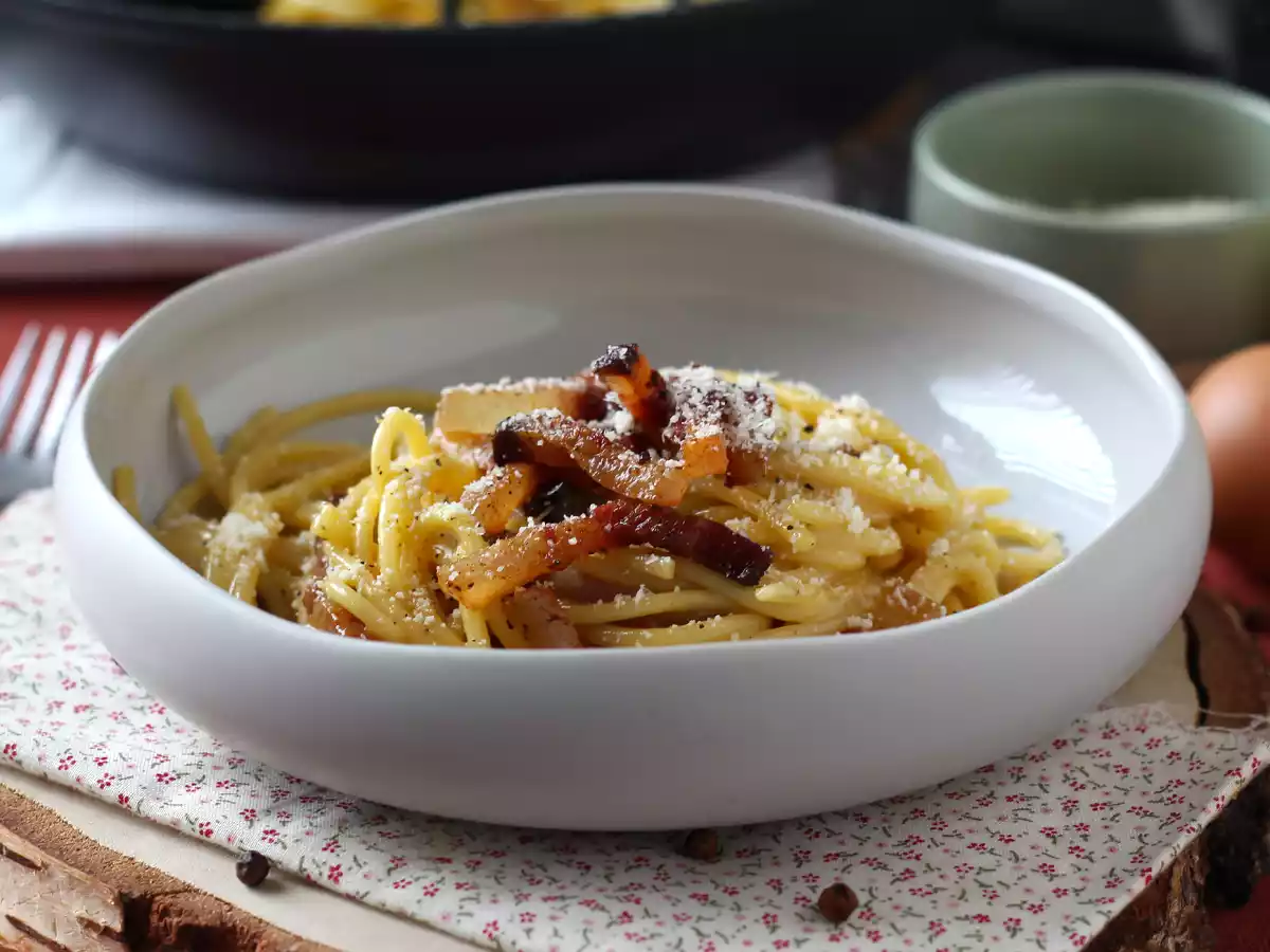 Espaguetis a la carbonara, la receta tradicional italiana - foto 2
