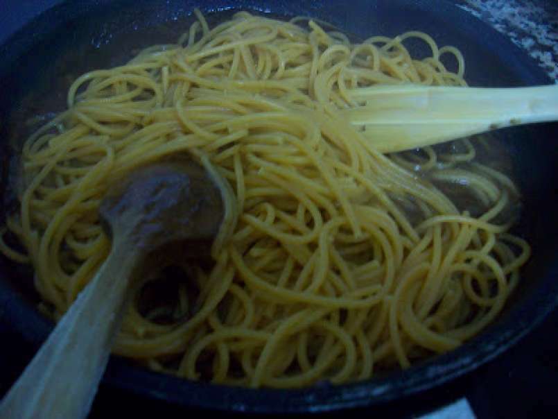 Espaguetis all'aglio e peperonccino con niscalos y salsa al vino - foto 3