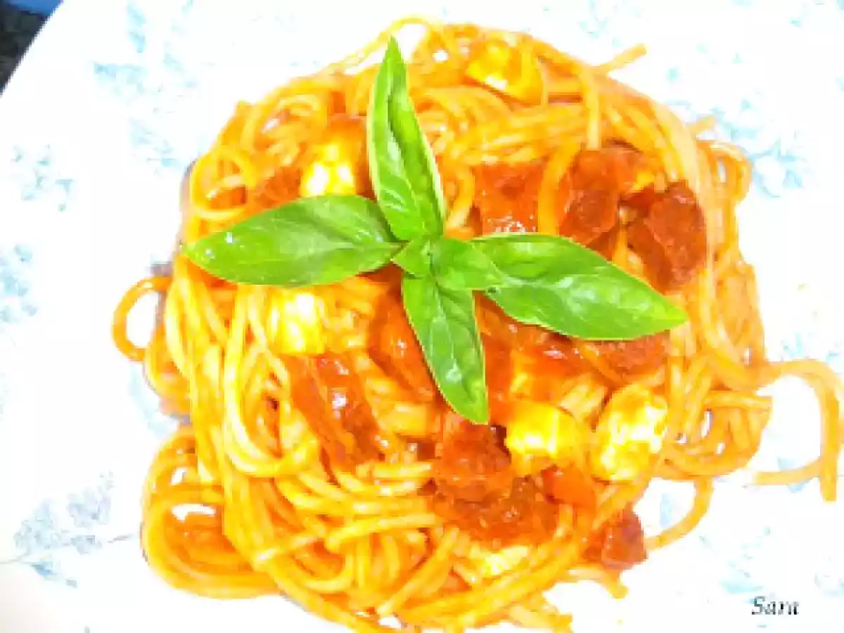 Espaguetis con chorizo y huevo duro - foto 2