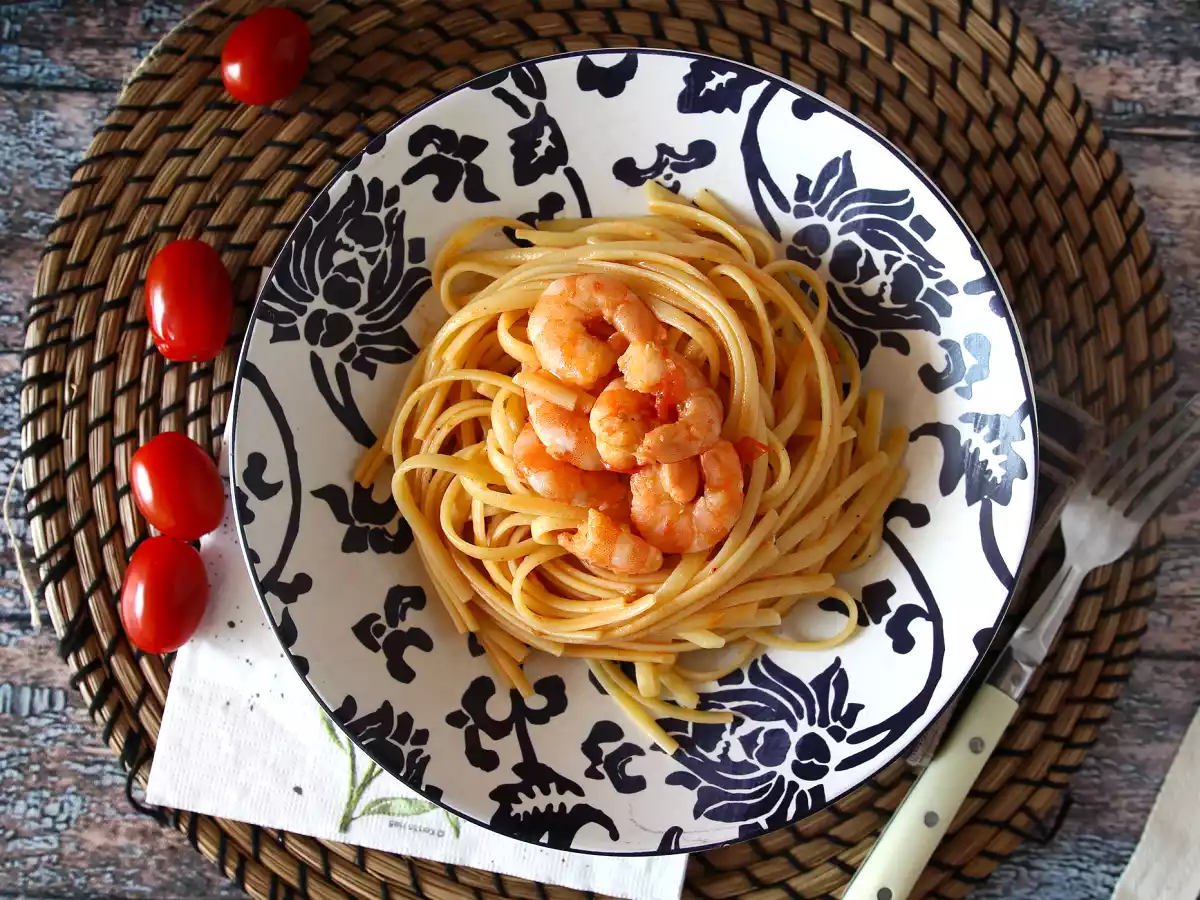 Espaguetis con gambas y tomates cherry, una receta rápida y sabrosa para el día a día - foto 2