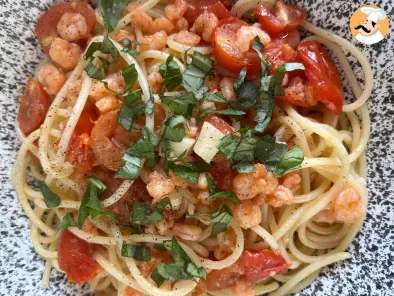 Espaguetis con gambas y tomates cherry, una receta rápida y sabrosa para el día a día, foto 2
