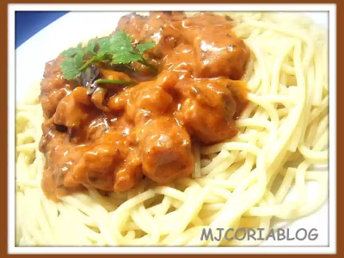 Espaguetis con longaniza y queso viejo