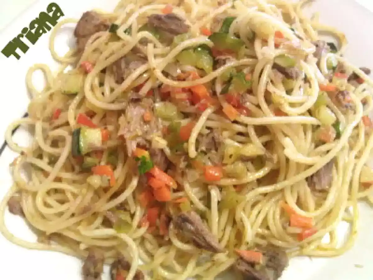 Espaguetis con melva y verduras