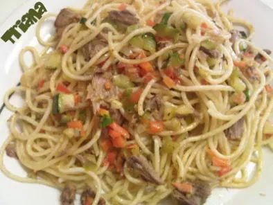 Espaguetis con melva y verduras