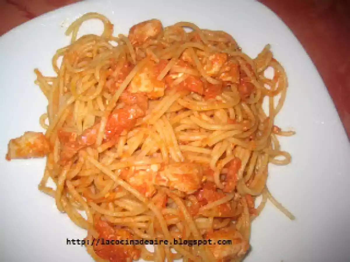 ESPAGUETIS CON POLLO Y BACON - foto 2