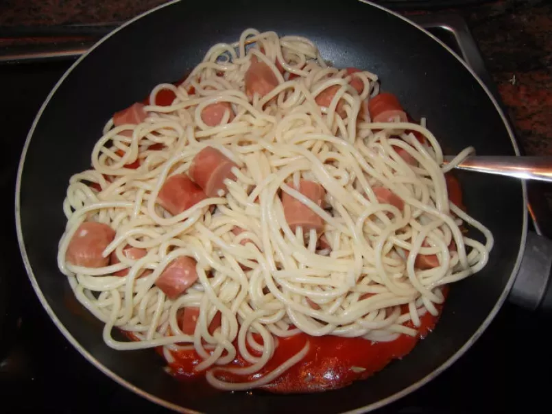Espaguetis con salchichas - foto 2