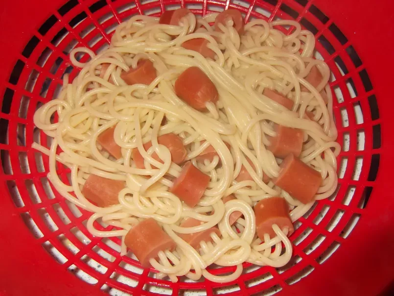 Espaguetis con salchichas - foto 3