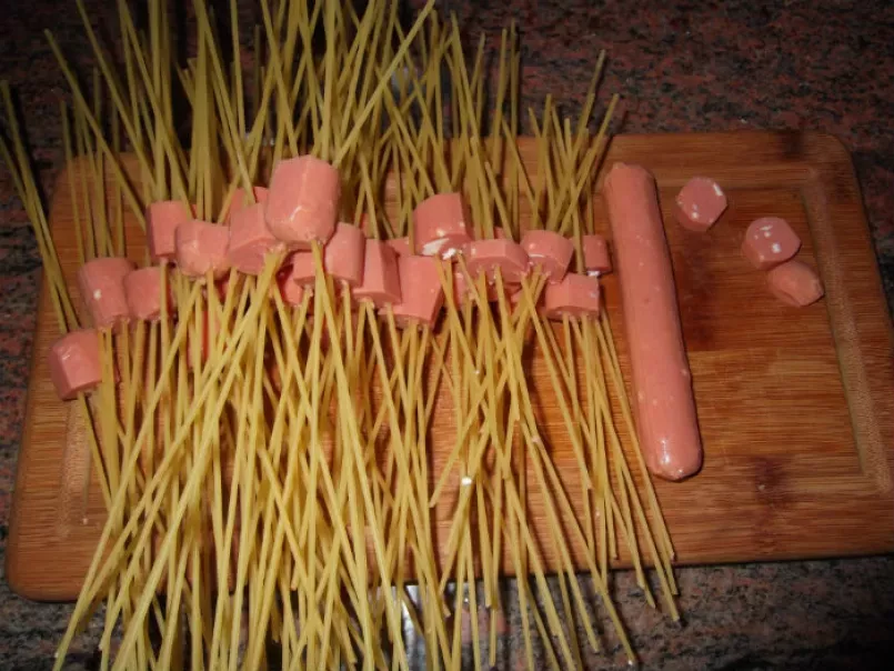 Espaguetis con salchichas - foto 4