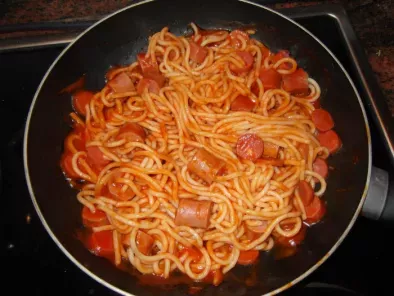 Espaguetis con salchichas