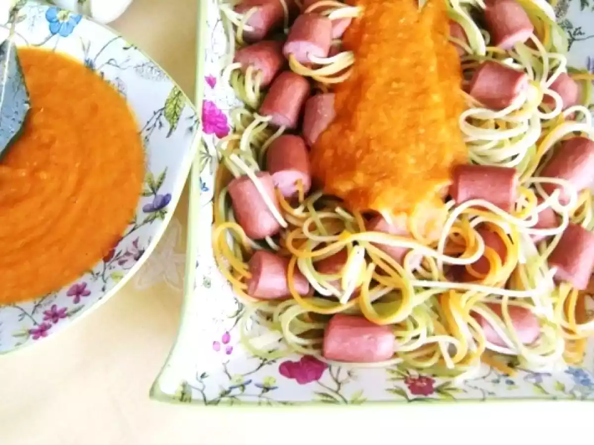 Espaguetis con salchichas y tomate casero - foto 2