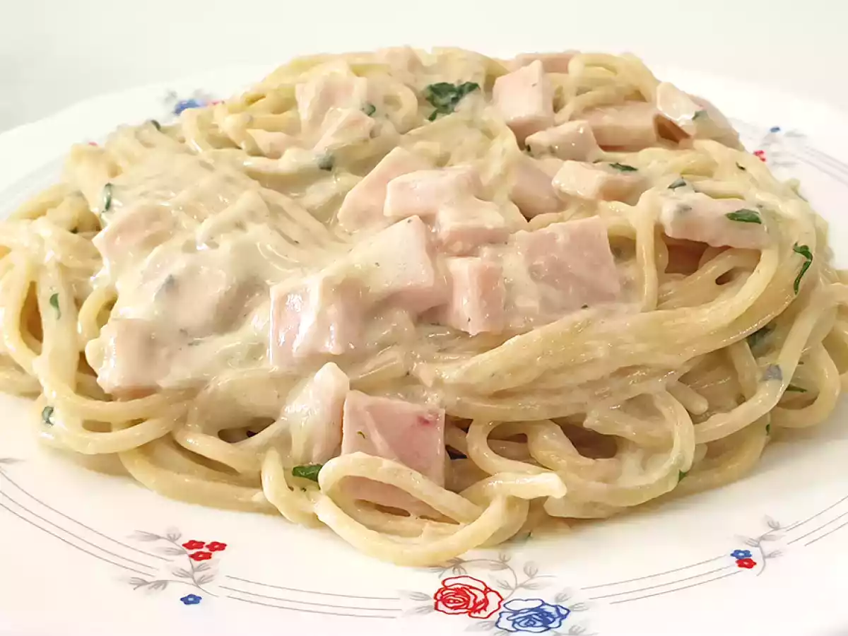 Espaguetis con salsa de roquefort