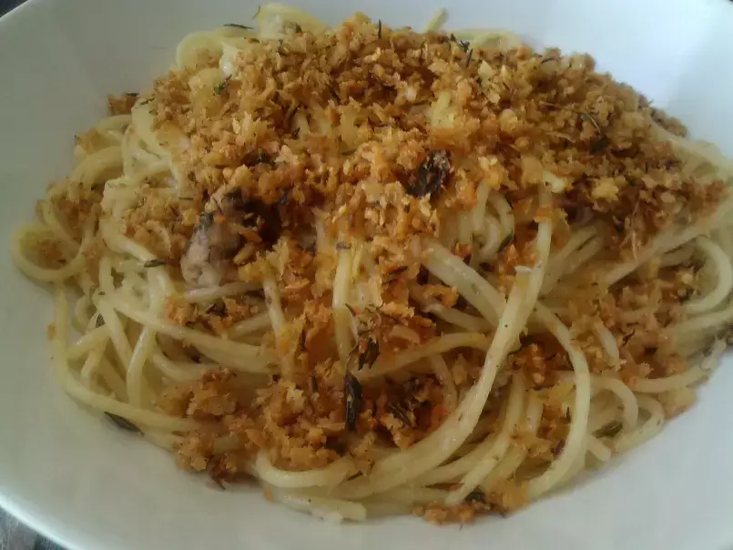Espaguetis con sardinas y migas de pan - foto 2