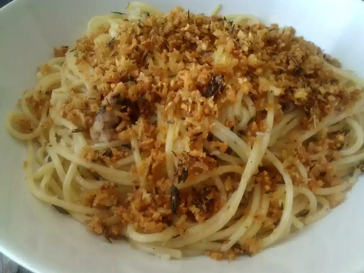 Espaguetis con sardinas y migas de pan - foto 2