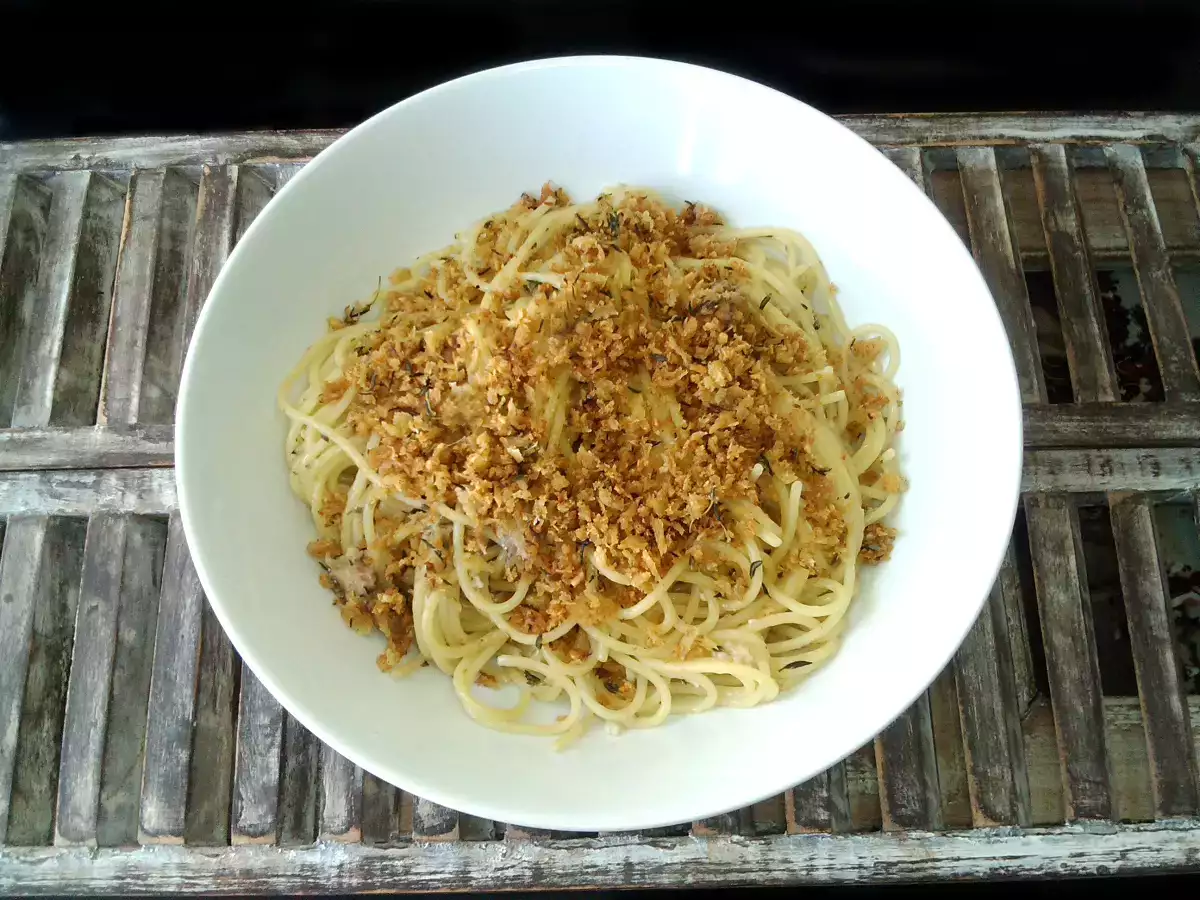 Espaguetis con sardinas y migas de pan - foto 3