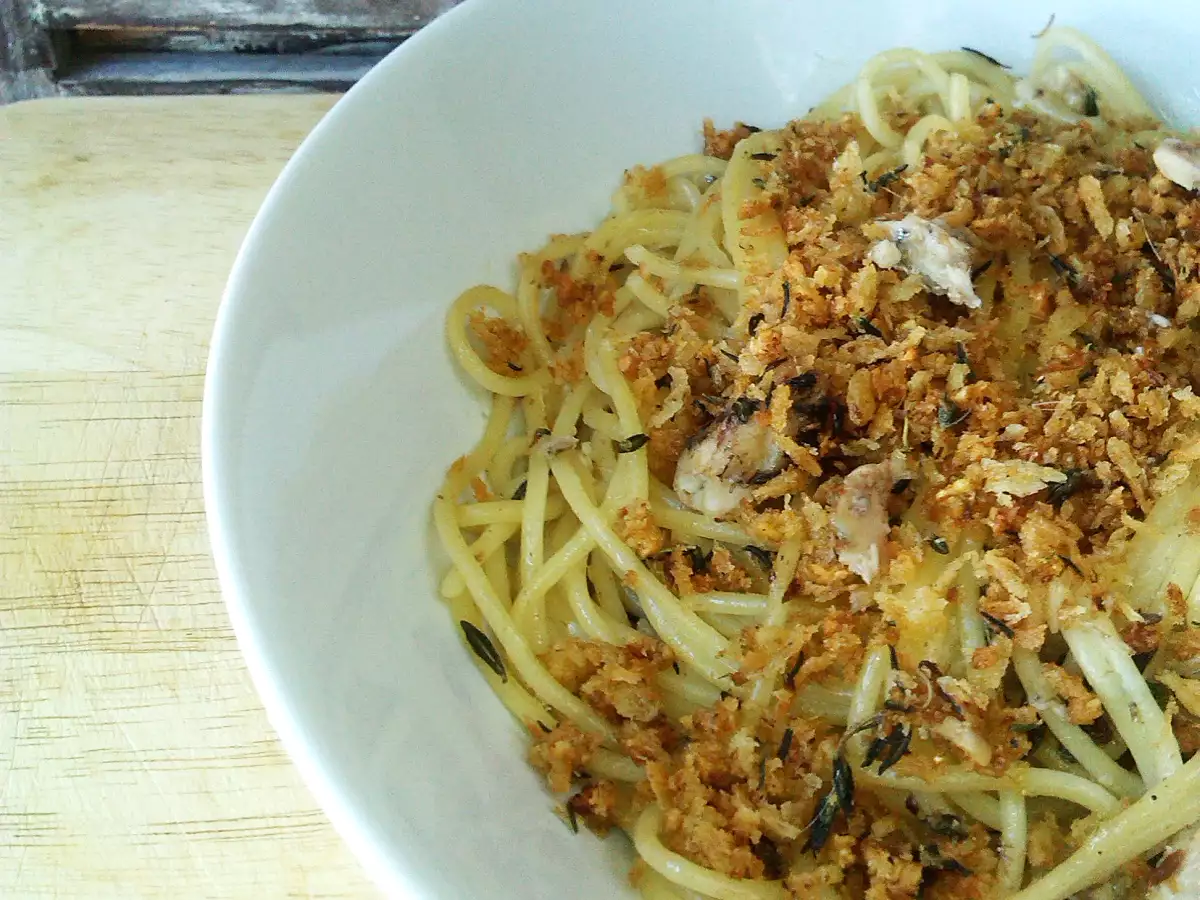 Espaguetis con sardinas y migas de pan - foto 4