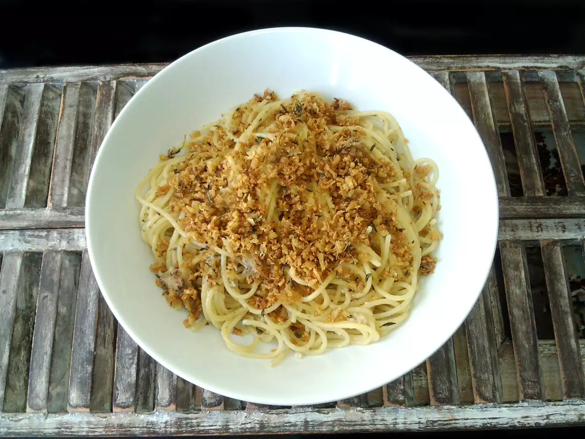 Espaguetis con sardinas y migas de pan - foto 8