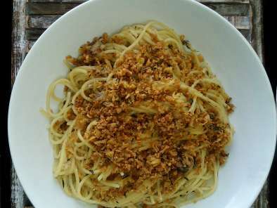 Espaguetis con sardinas y migas de pan - foto 6