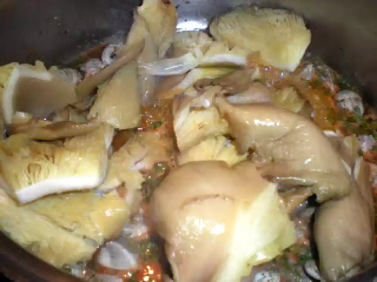 Espaguetis con setas y chirlas - foto 6