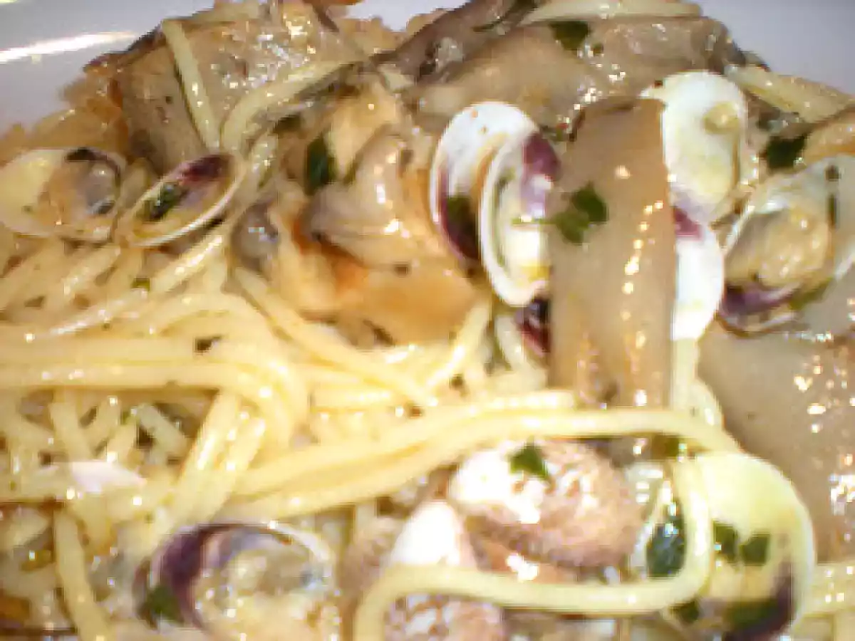 Espaguetis con setas y chirlas - foto 10