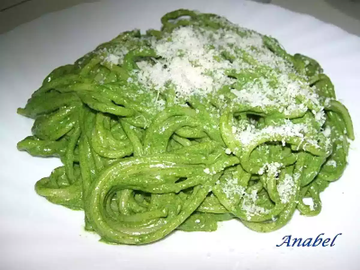 Espaguetis en salsa de espinacas