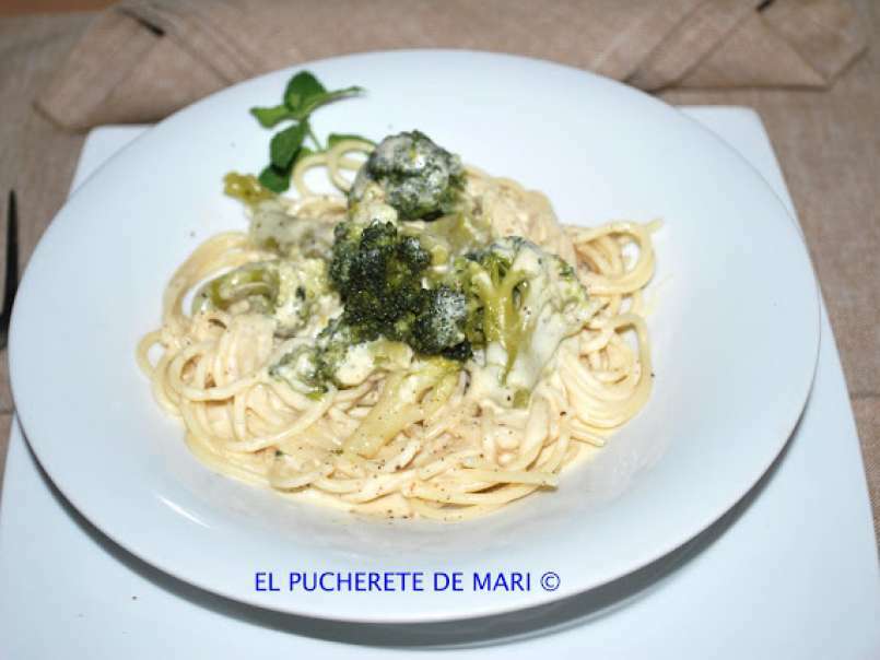 Espaguetis en salsa de mostaza finas hierbas con brócoli, foto 1