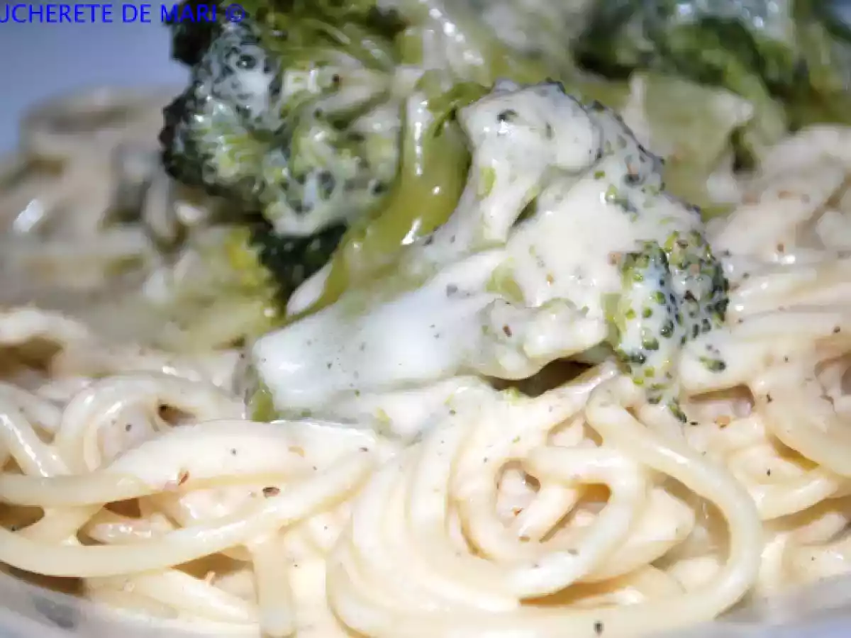 Espaguetis en salsa de mostaza finas hierbas con brócoli - foto 3