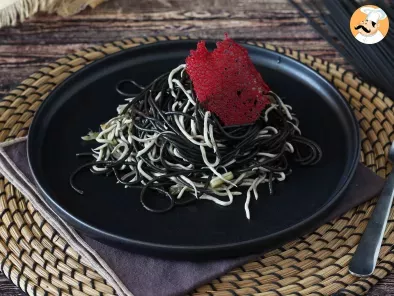 Receta Espaguetis negros con ajos y gulas. pasta al nero di seppia