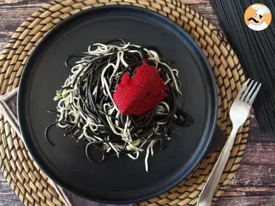 Espaguetis negros con ajos y gulas. Pasta al nero di seppia, foto 3