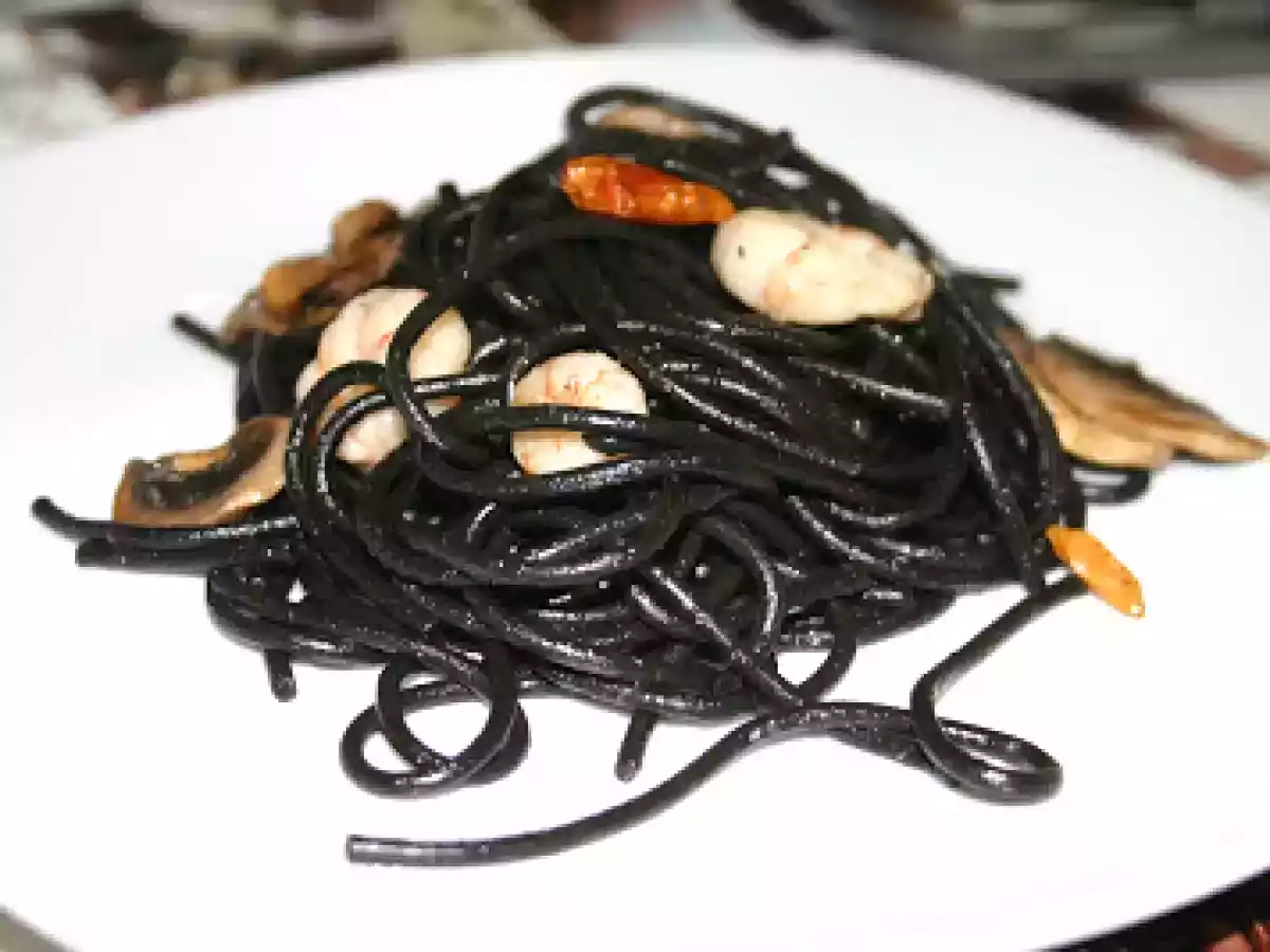 Espaguetis negros con champiñones y gambas ( Mis Espaguetis piratas) con Thermomix