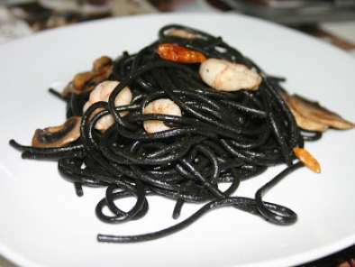 Espaguetis negros con champiñones y gambas ( Mis Espaguetis piratas) con Thermomix