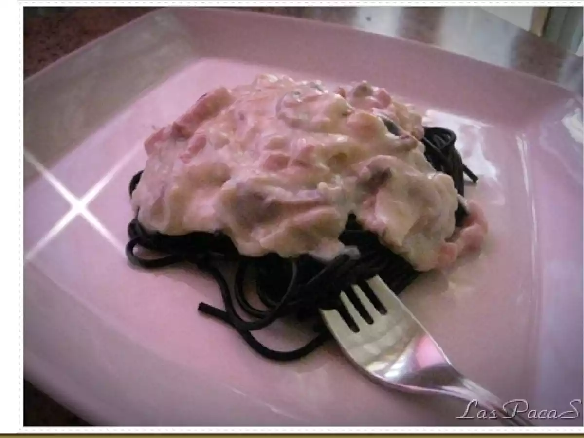 Espaguetis negros con salsa de Champiñones