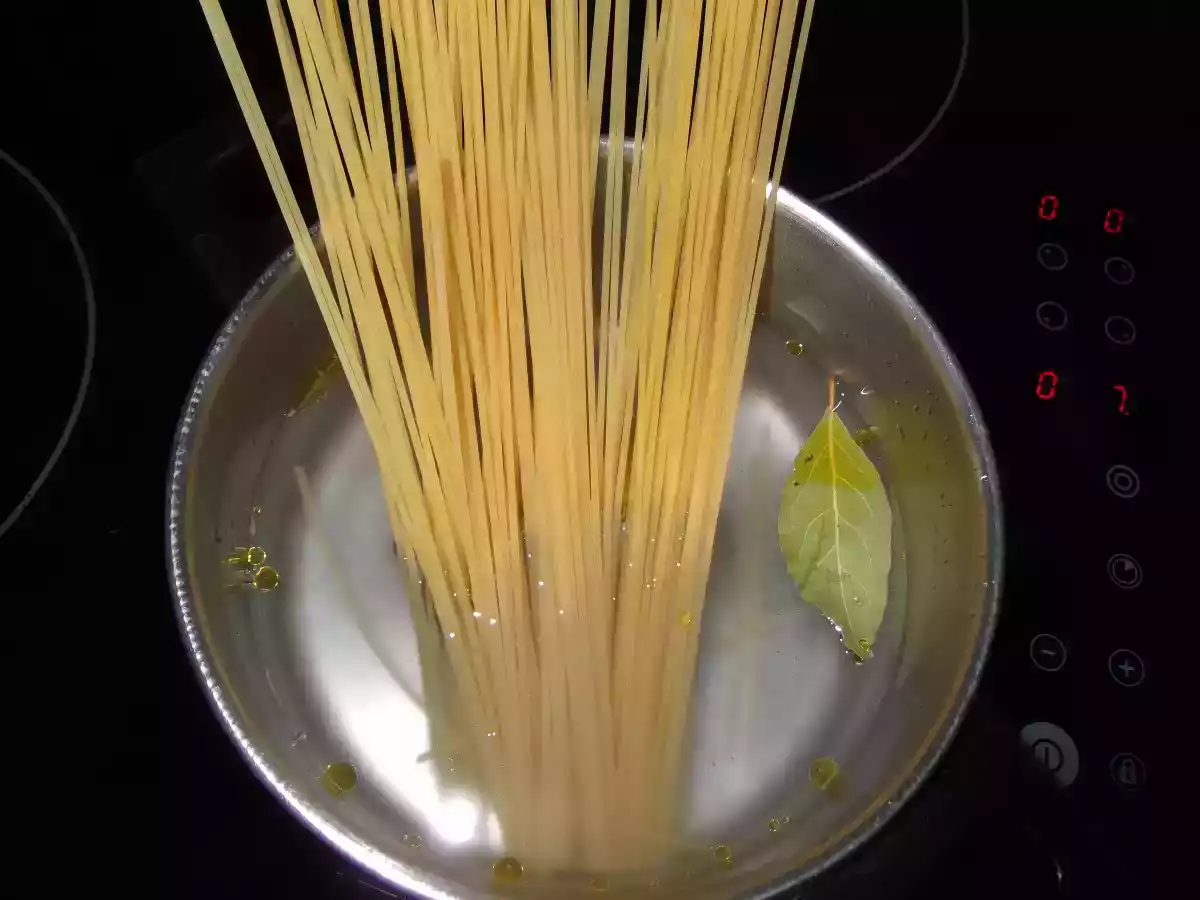 ESPAGUETTIS CON SALSA DE REQUESÓN Y BACON - foto 4