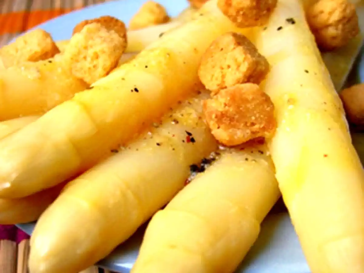 Espárragos blancos con margarina