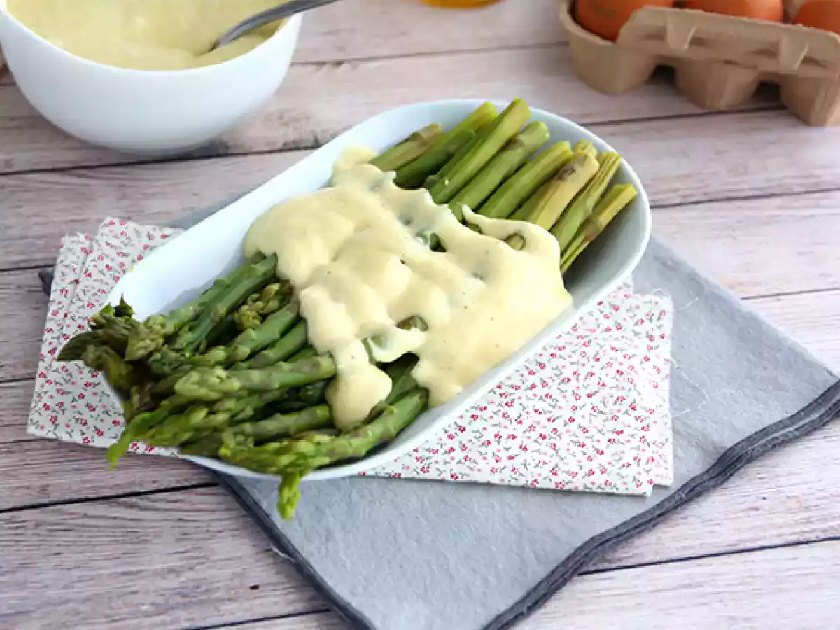 Espárragos con salsa muselina